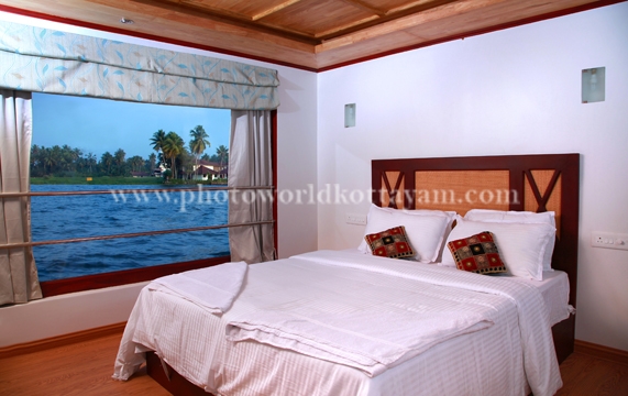 Tour Package - 3 ni 4 days Munnar and Houseboat