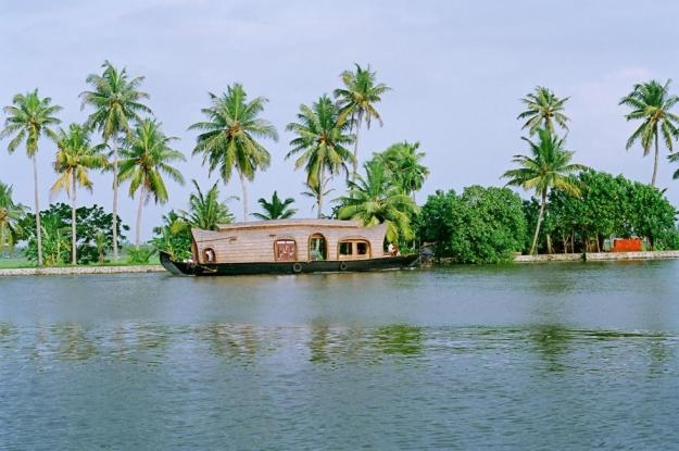 Tour Package - SHORT KERALA HONEYMOON
