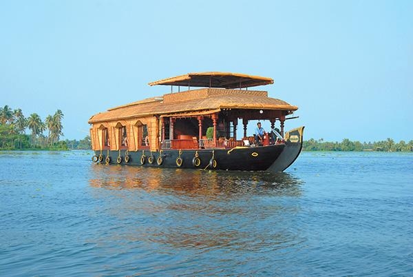 Tour Package - Kerala Tour Package - Hill station & Backwater Holidays for 05 Nights