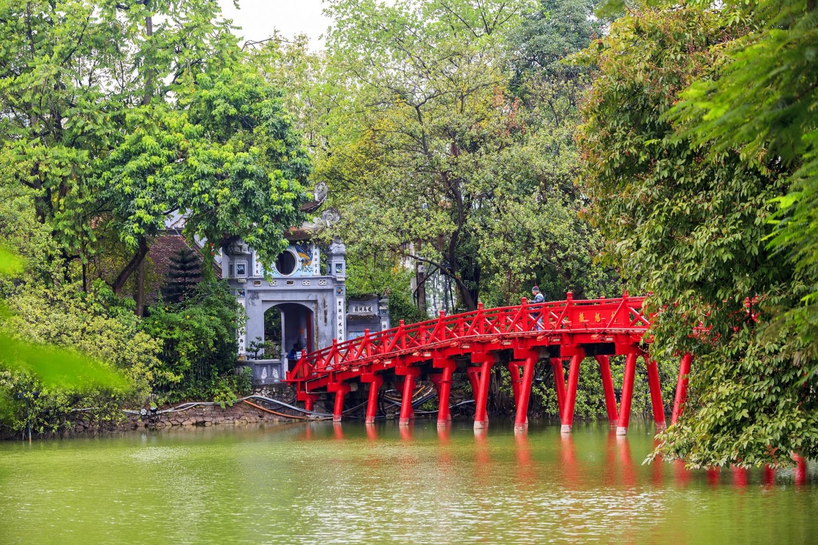 5 Nights 6 Days Tour Package to Hanoi, Halong Bay, Ho Chi Minh City
